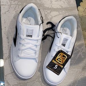 WHITE WITH BLACK DETAIL SNEAKERS